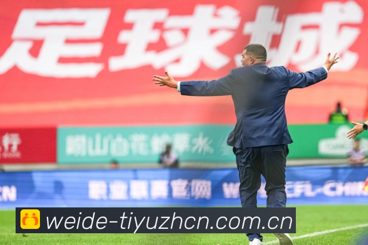 卡瓦尼伤愈复出临近有望随队对阵克鲁塞罗首发亮相成长观察:最新赛事动态与深度分析 卡瓦尼伤愈复出临近有望随队对阵克鲁塞罗首发亮相成长观察:最新赛事动态与深度分析